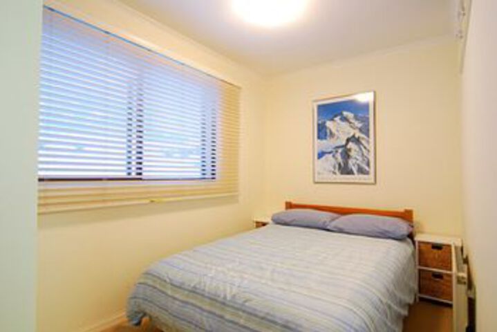 Room 6 of 13