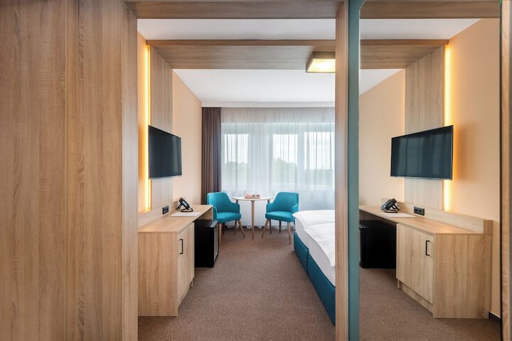Room 17 of 43