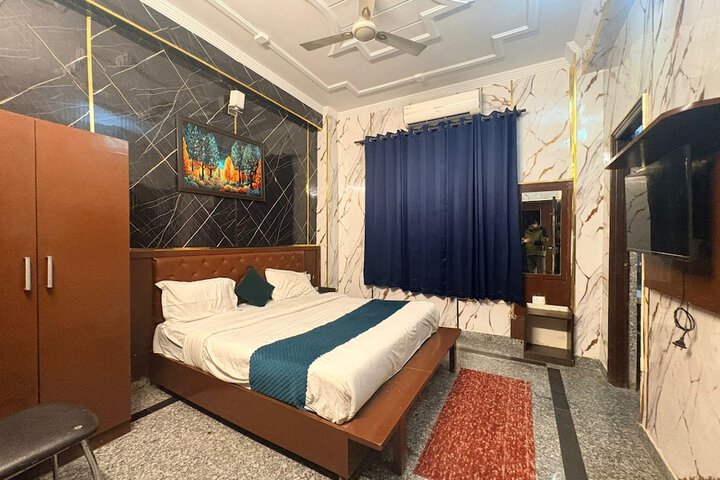 Room 19 of 28