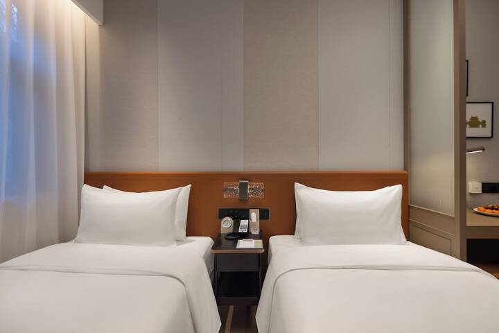 Room 7 of 17