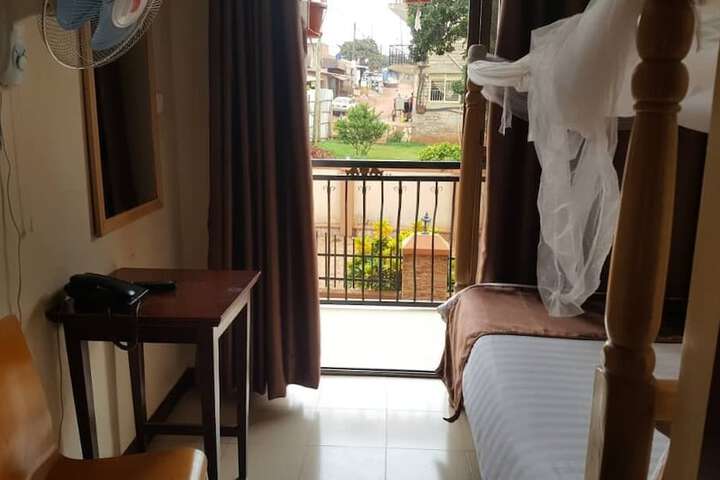 Room 5 of 14