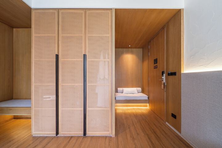 Room 65 of 150