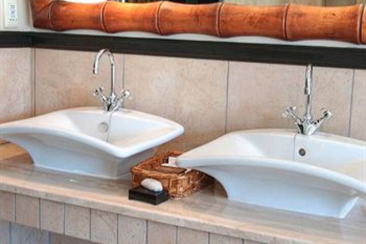 Room 9 of 36