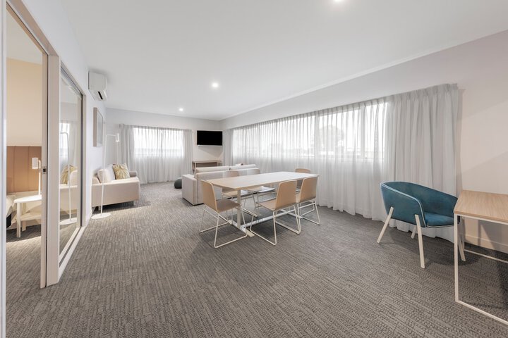 Room 3 of 20