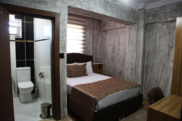 Room 16 of 43