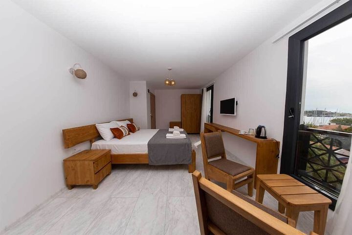 Room 2 of 17