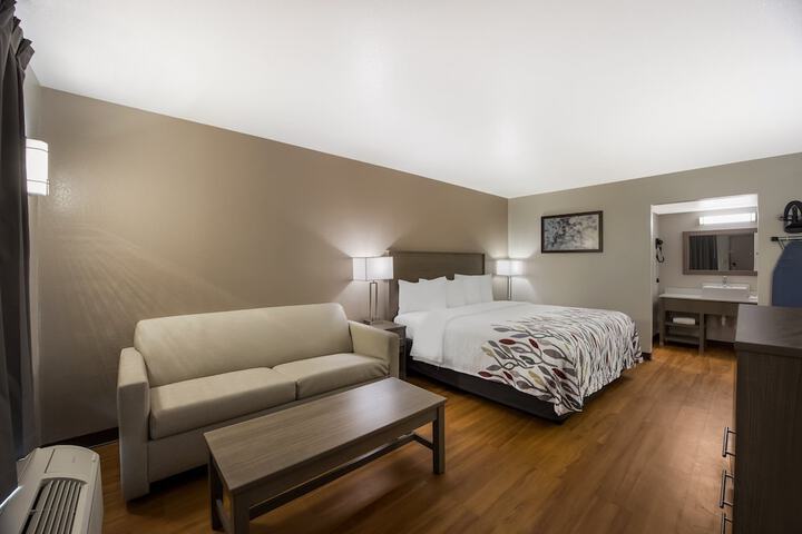 1 King Bed Suite (1 of 4)