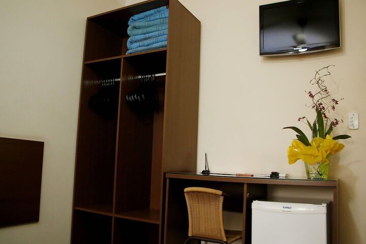 Room 12 of 32