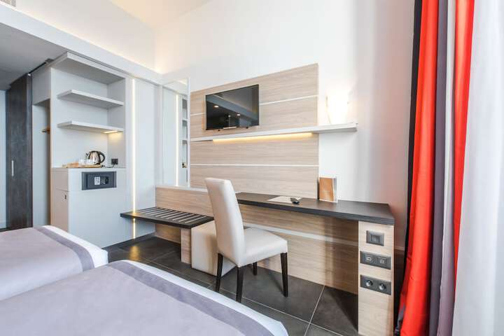 Room 52 of 103