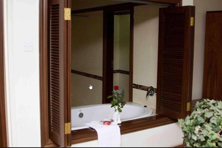 Room 13 of 22
