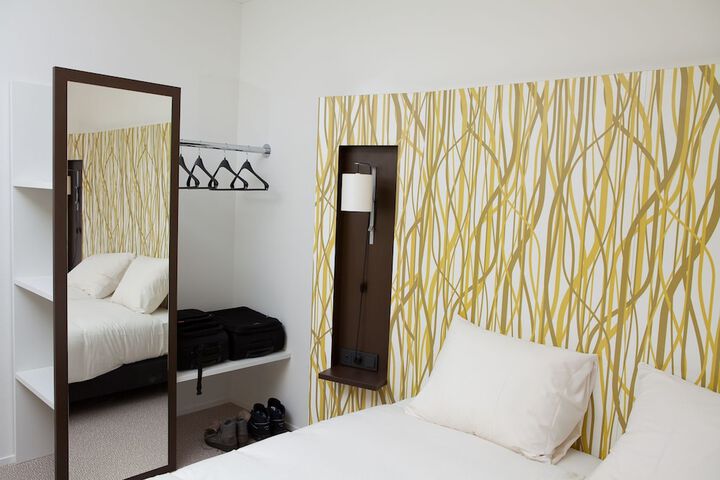 Room 17 of 103