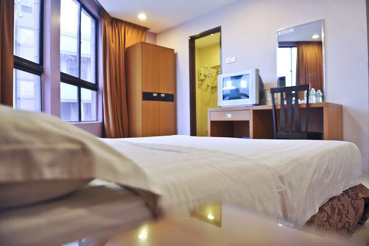 Room 17 of 35