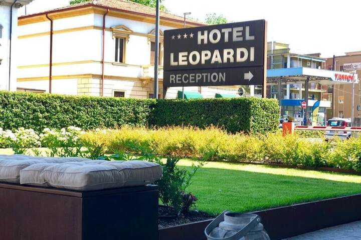 Hotel Exterior 62 of 64