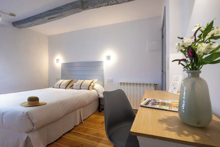 Room 6 of 37