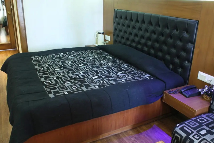 Room 4 of 11