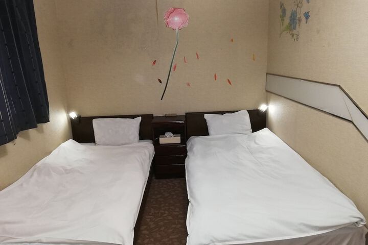 Room 19 of 66