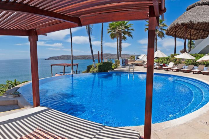 Pool Hotel