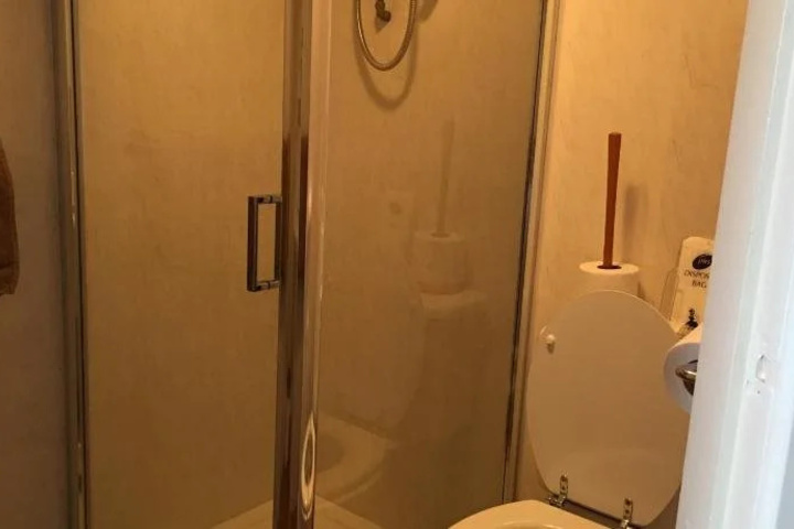 Room 8 of 12