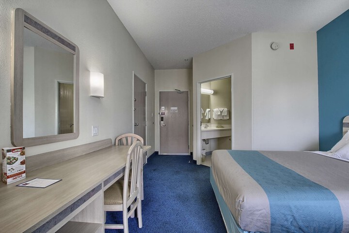 Room 8 of 36
