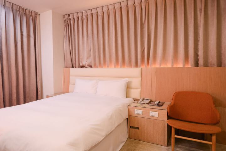 Room 32 of 64
