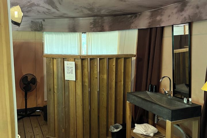 Room 73 of 109