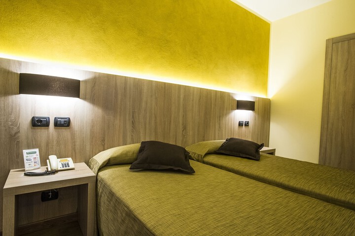 Room 5 of 17