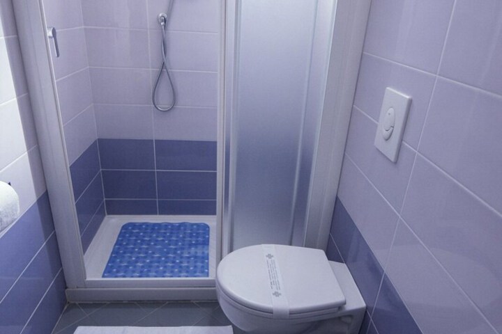 Room 7 of 14