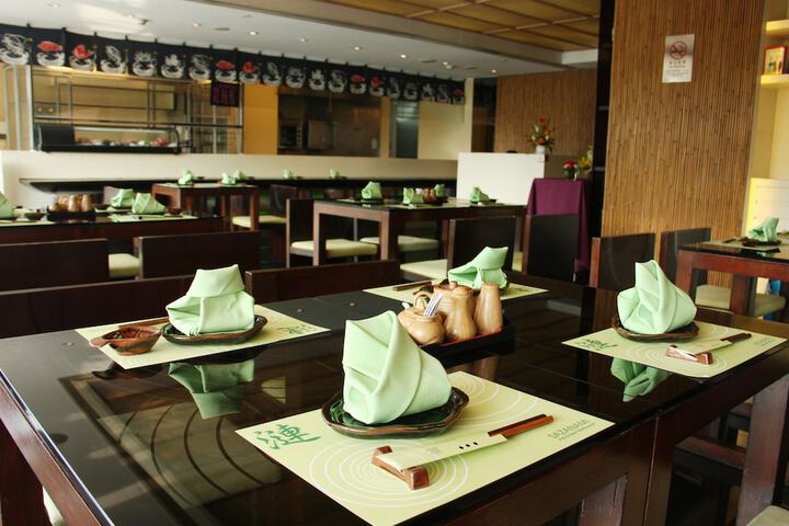 Dining 36 of 43