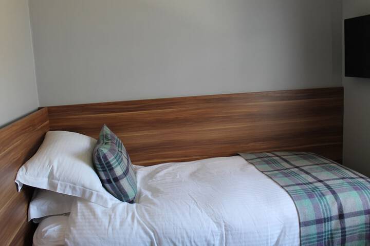 Room 16 of 38