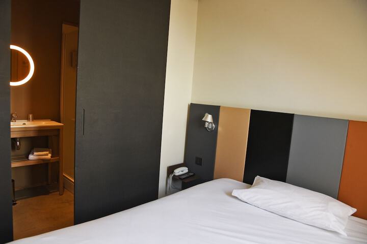 Room 4 of 21