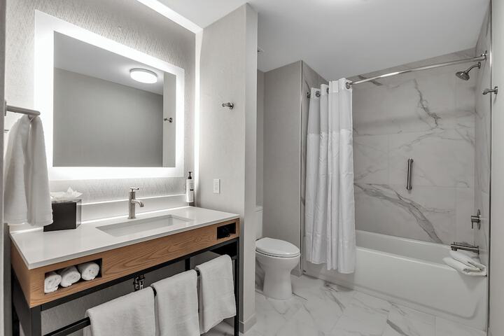 Room 43 of 60