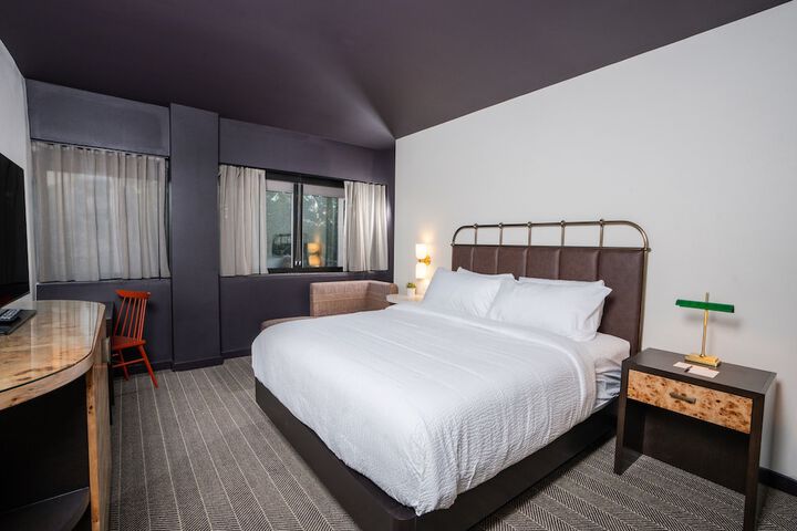 Room 4 of 73