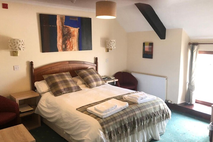 Room 8 of 30