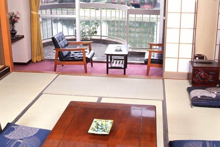 Room 25 of 85