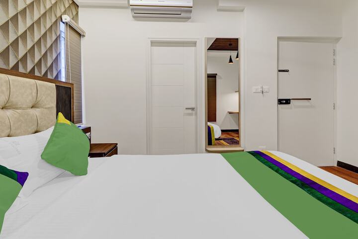 Room 8 of 26
