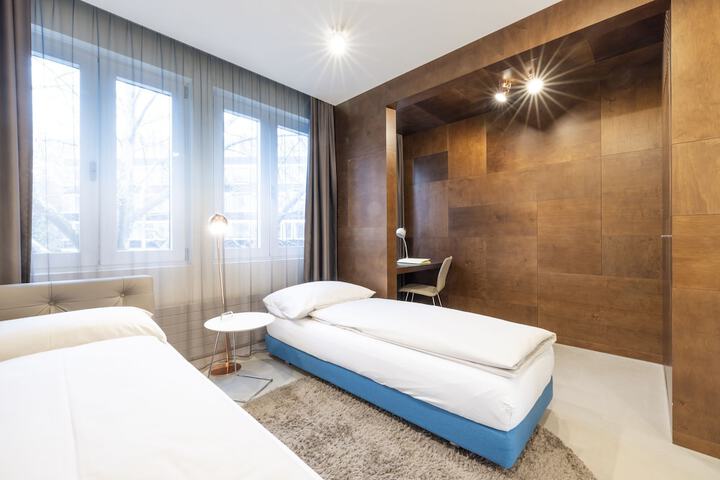 Room 10 of 45