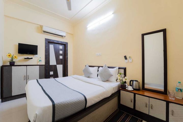 Room 5 of 14
