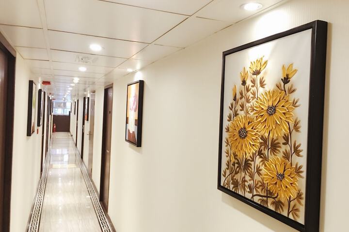 Ballroom/Hall 67 of 73