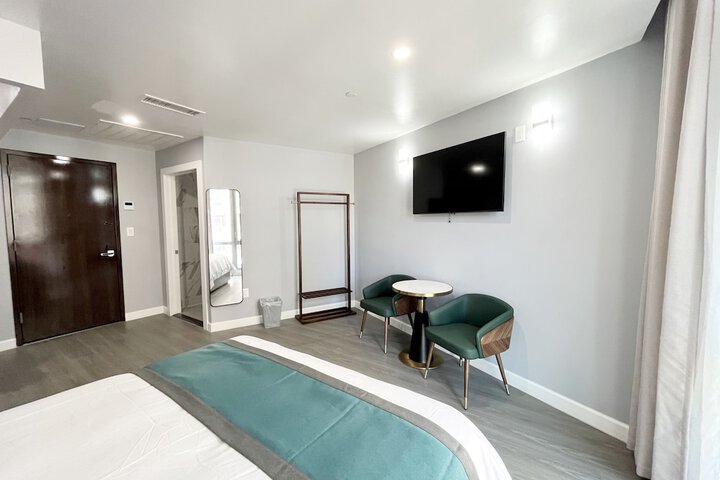 Comfort Queen Bed (2 of 11)