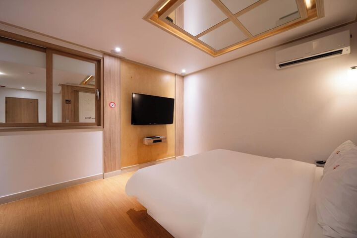 Room 36 of 74