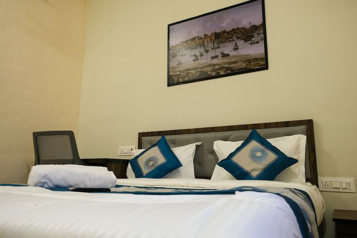 Room 6 of 23