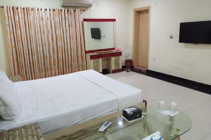 Room 10 of 24