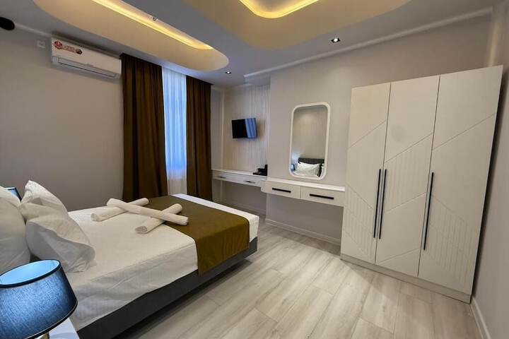 Room 18 of 37