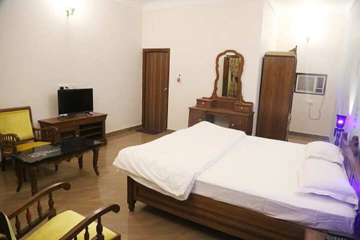 Room 12 of 61