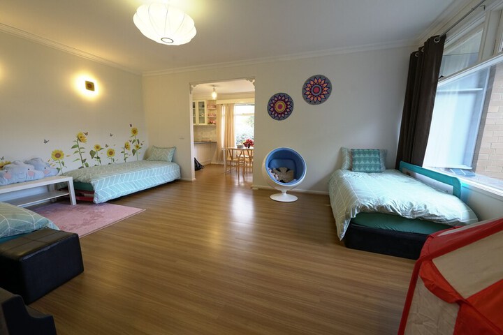 Room 16 of 27