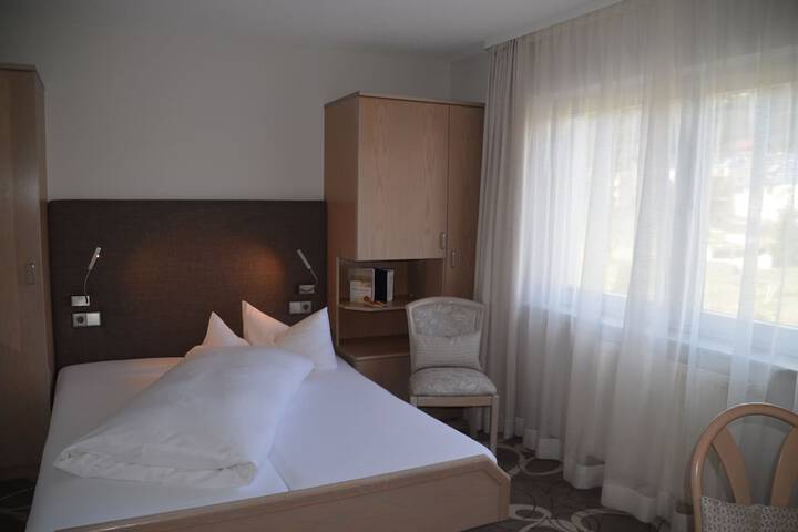 Room 6 of 87