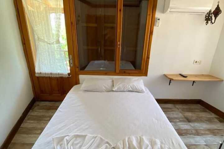 Room 32 of 72