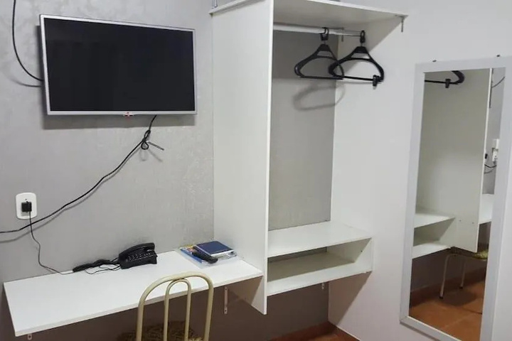 Room 6 of 15
