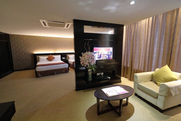 Room 28 of 66