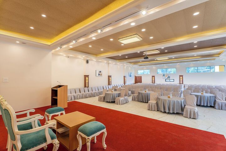 Ballroom/Hall 74 of 87